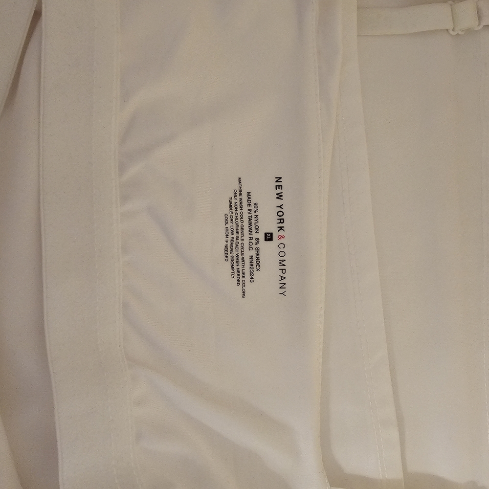 Brand new with tags 2 New york and company white tank tops with shelf bras - XL - Picture 4 of 4